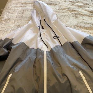 nike windbreaker